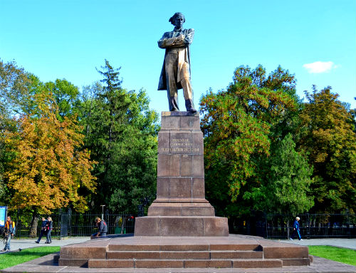 памятник чернышевскому