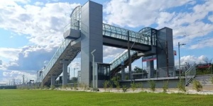 Приволжская железная дорога запустила в Саратове уже третий мост с лифтами через пути.