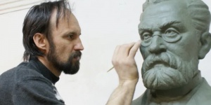 Стремясь передать движение