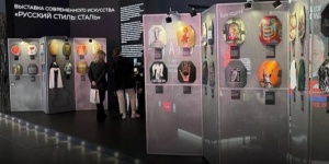 Художники осмыслили историю через бронежилеты на выставке в Саратове