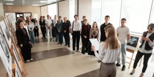 Фотовыставка "Первые среди звезд" открылась в Саратове