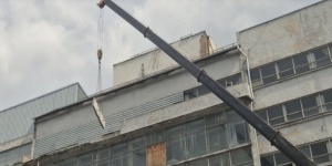 Подоконник кабинета главреда "Правды" оказался мраморной доской из Храма Христа Спасителя с именами Героев Бородина