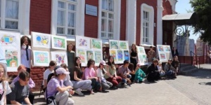 Панков: Юные художники нарисовали Хвалынск, Волгу и красного коня