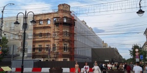Роман Абрамович застраховался от высоток - что нельзя будет строить рядом с саратовской гостиницей "Россия"
