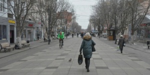 В Саратове собираются ввести новые штрафы за иностранные вывески, граффити и мерцающий свет