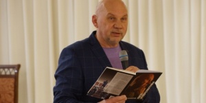 Мы начинаем и бросаем на полпути &mdash; на презентации свой книги саратовский бизнесмен Олег Комаров рассказал о главных бедах России