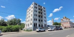 От саратовского минстроя требуют прекратить скандальную стройку многоэтажки рядом с Покровским собором
