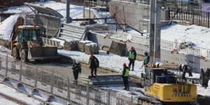 Пассажиры советуют топ-менеджерам ПривЖД прогуляться по вокзалу с колясками и чемоданами