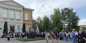 На "Ночи музеев" в Саратове боролись на мечах, слушали джаз и смотрели на керамику